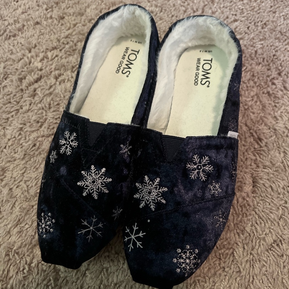 TOMS Women's Black Snowflake Shoes